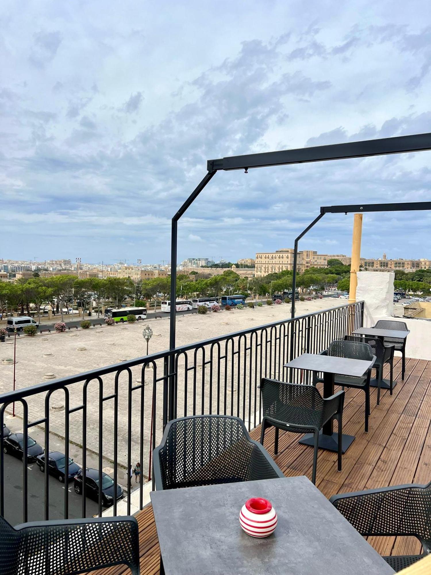 Florette Suite Designer Finish With Stunning Lounge Terrace By Arcobnb Il-Furjana Extérieur photo
