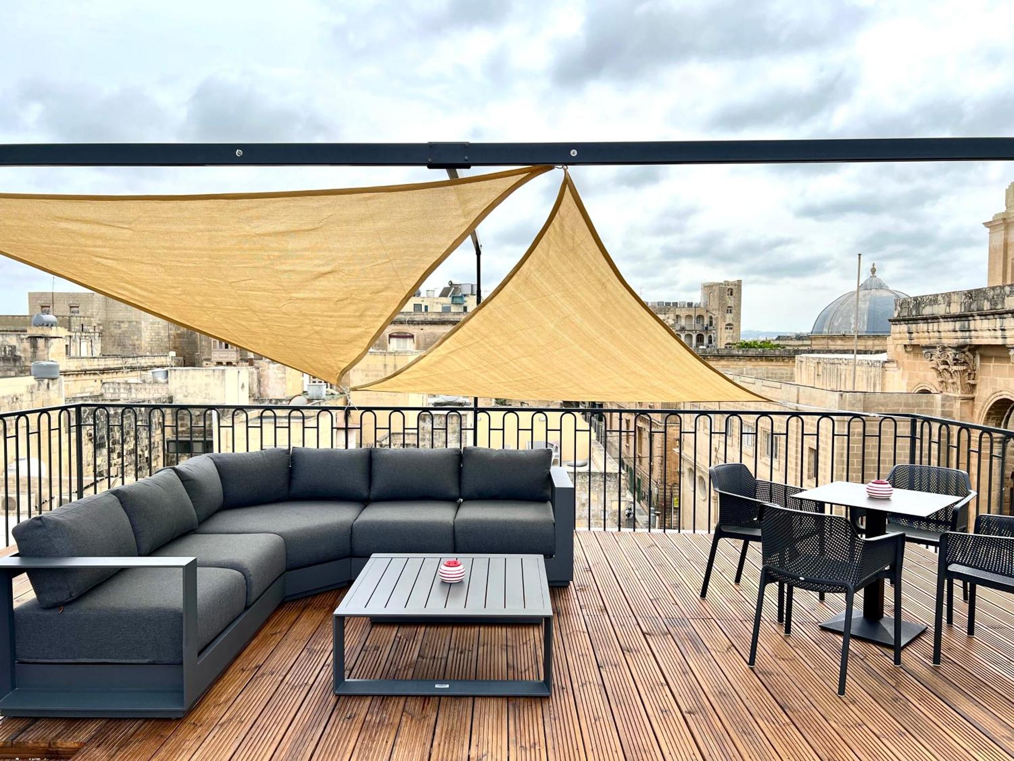 Florette Suite Designer Finish With Stunning Lounge Terrace By Arcobnb Il-Furjana Extérieur photo